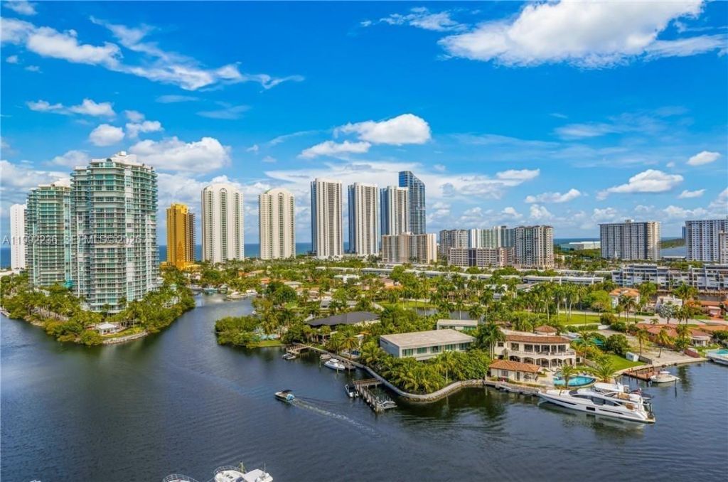 400 Sunny Isles Blvd, Unit 819, Sunny Isles Beach, FL 33160 Photo