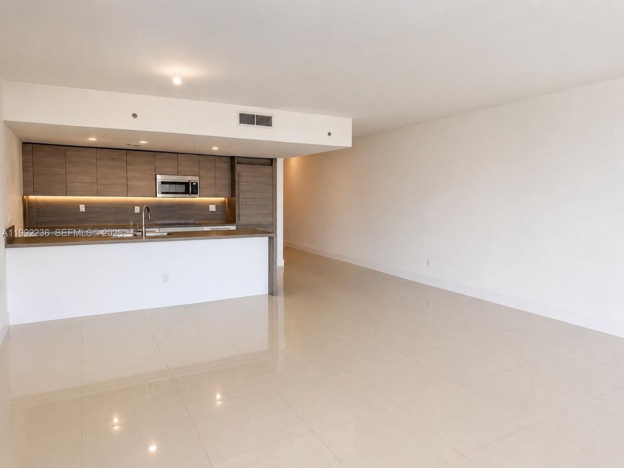 400 Sunny Isles Blvd, Unit 819, Sunny Isles Beach, FL 33160 Photo
