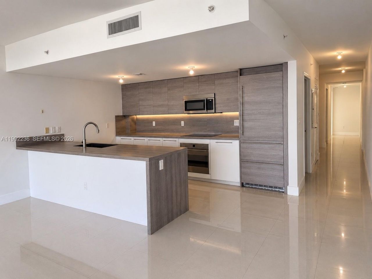 400 Sunny Isles Blvd, Unit 819, Sunny Isles Beach, FL 33160 Photo