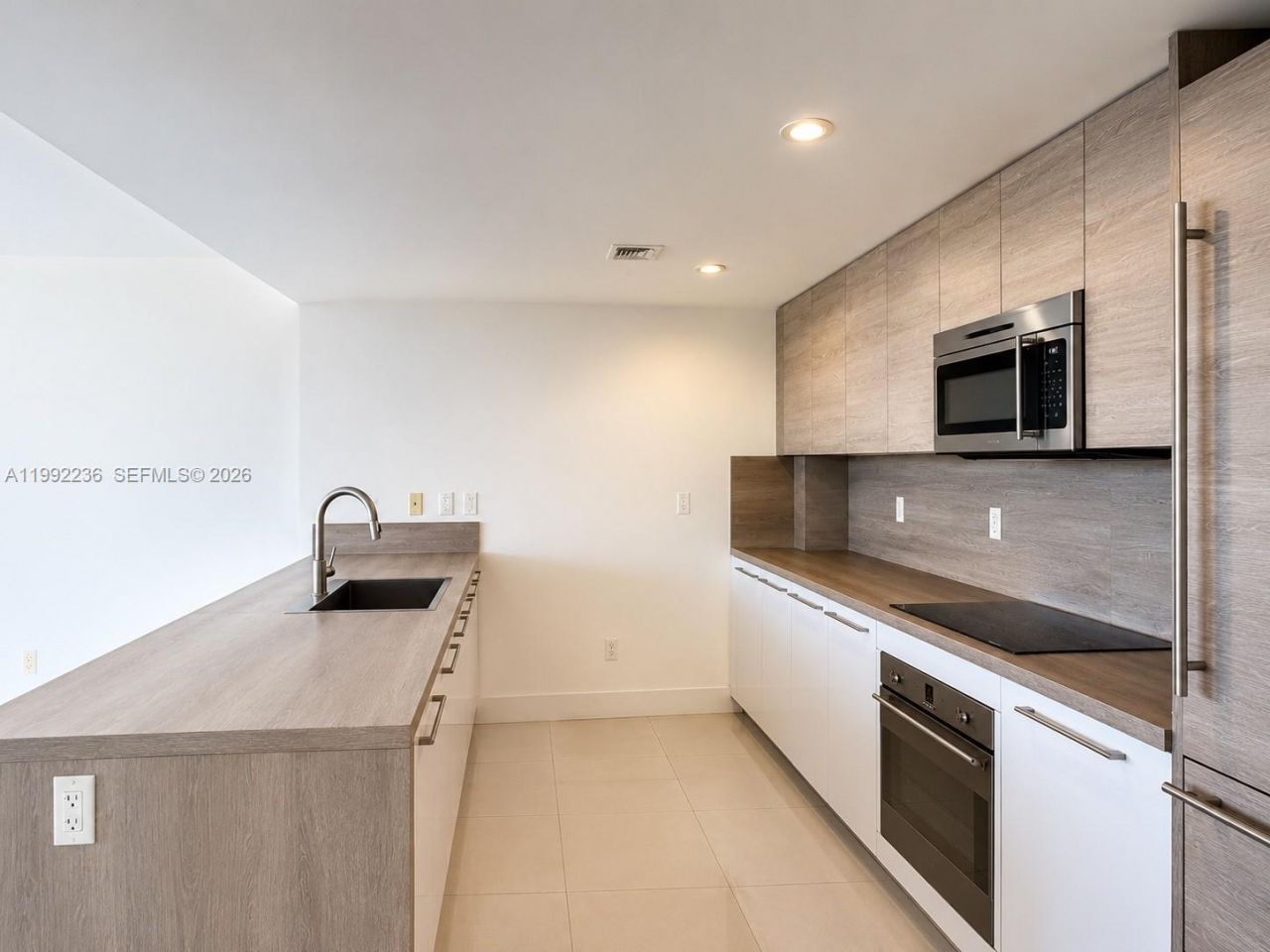 400 Sunny Isles Blvd, Unit 819, Sunny Isles Beach, FL 33160 Photo