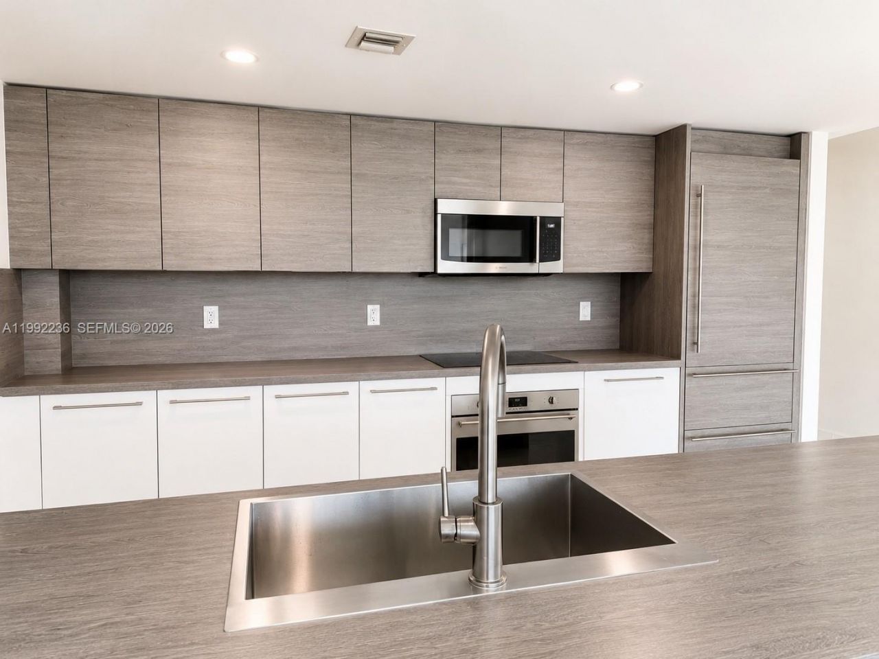 400 Sunny Isles Blvd, Unit 819, Sunny Isles Beach, FL 33160 Photo