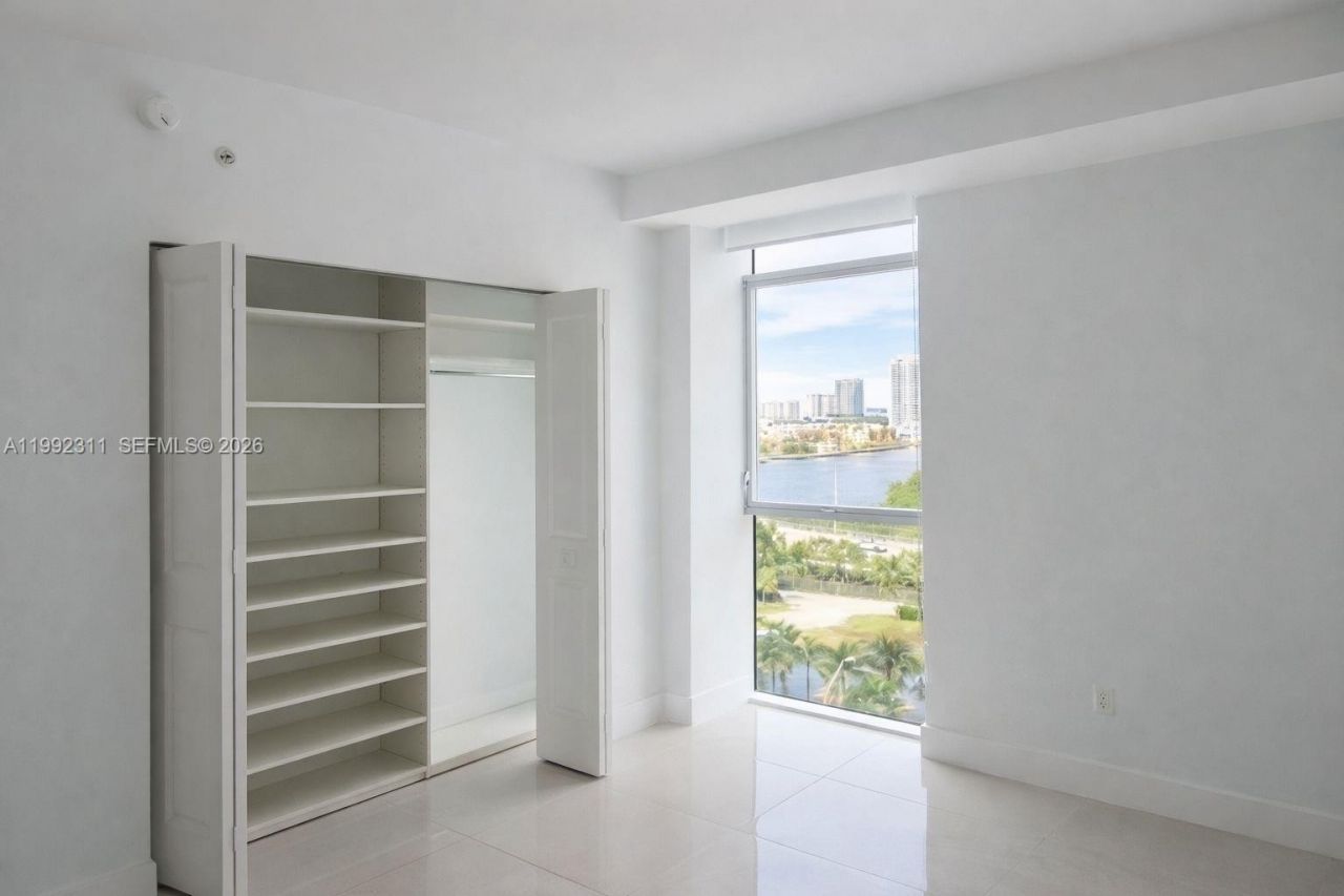 400 Sunny Isles Blvd , Unit 819, Sunny Isles Beach, FL 33160 Photo