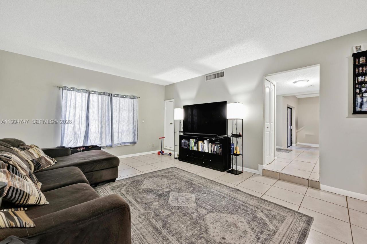 2700 S University Dr, Unit 3C, Davie, FL 33328 Photo