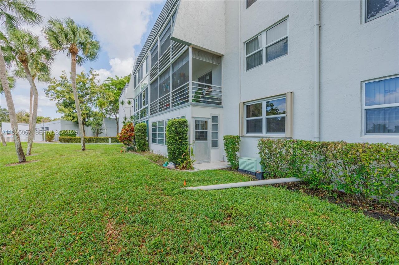 9150 Lime Bay Blvd, Unit 110, Tamarac, FL 33321 Photo