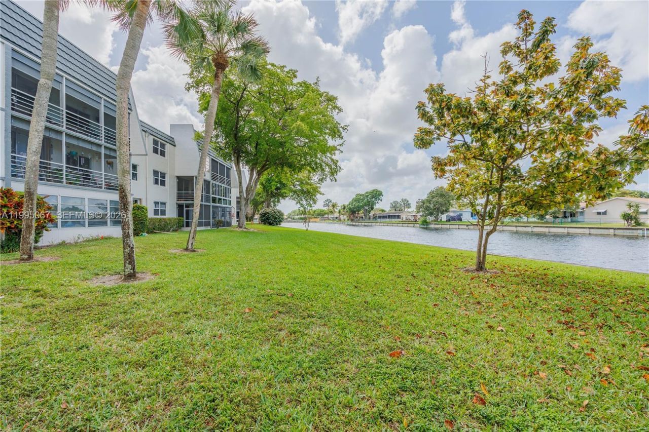 9150 Lime Bay Blvd, Unit 110, Tamarac, FL 33321 Photo