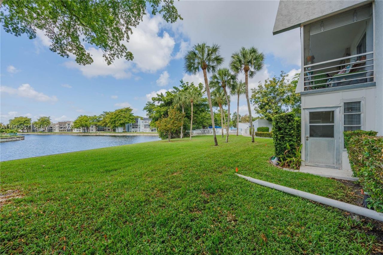 9150 Lime Bay Blvd, Unit 110, Tamarac, FL 33321 Photo