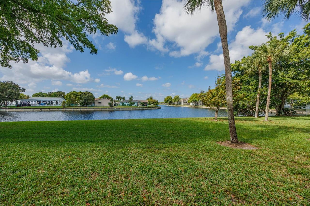 9150 Lime Bay Blvd, Unit 110, Tamarac, FL 33321 Photo