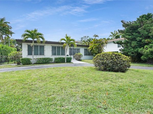 1630 S Bayshore Dr, Miami, FL 33133