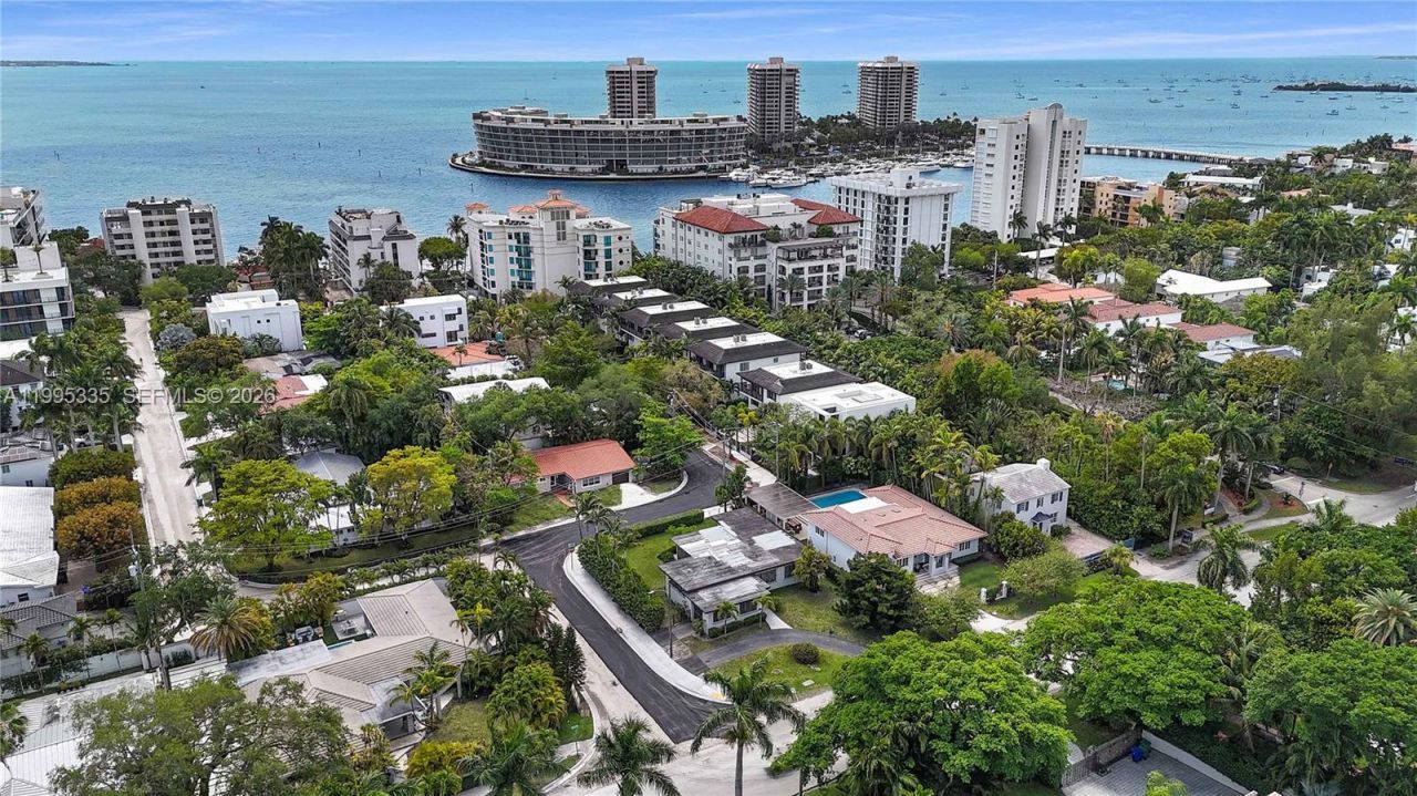 1630 S Bayshore Dr , Miami, FL 33133 Photo