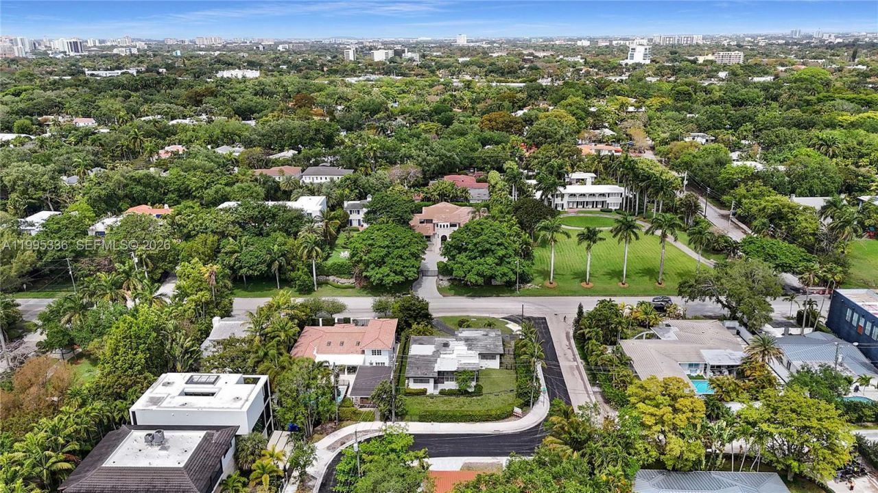 1630 S Bayshore Dr , Miami, FL 33133 Photo