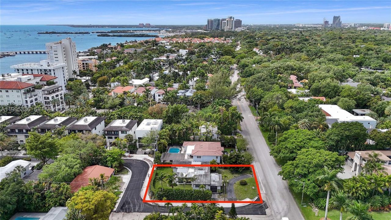 1630 S Bayshore Dr, Miami, FL 33133 Photo