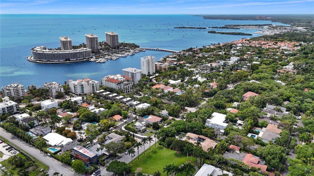 1630 S Bayshore Dr , Miami, FL 33133 Photo