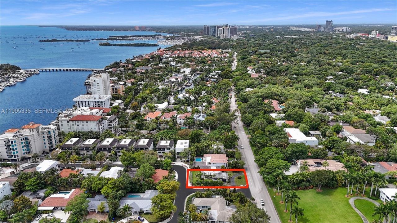 1630 S Bayshore Dr, Miami, FL 33133 Photo