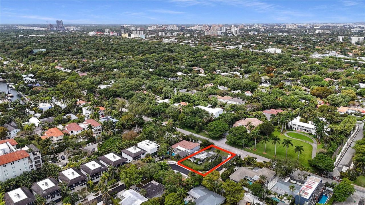 1630 S Bayshore Dr, Miami, FL 33133 Photo