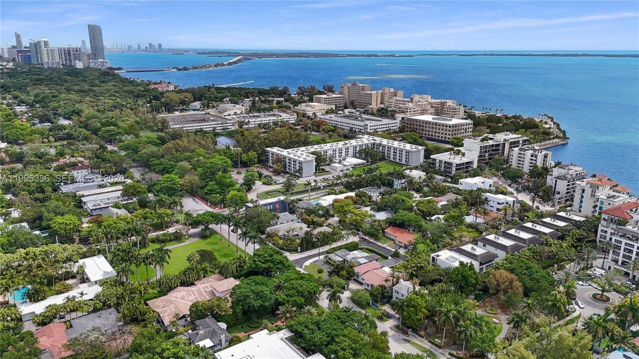 1630 S Bayshore Dr , Miami, FL 33133 Photo