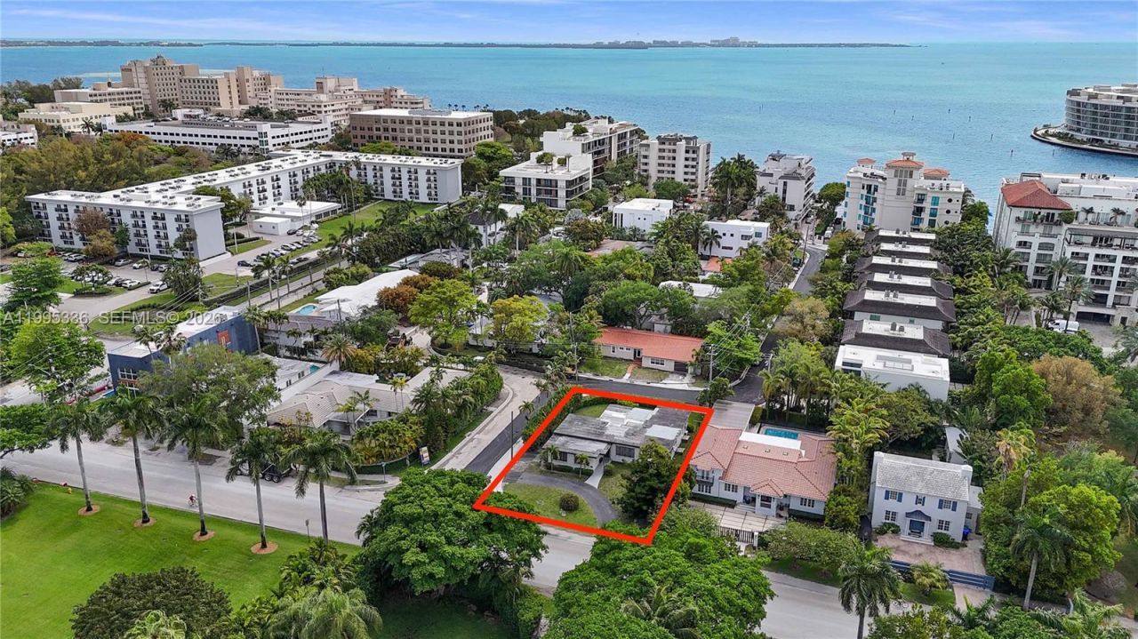 1630 S Bayshore Dr, Miami, FL 33133 Photo