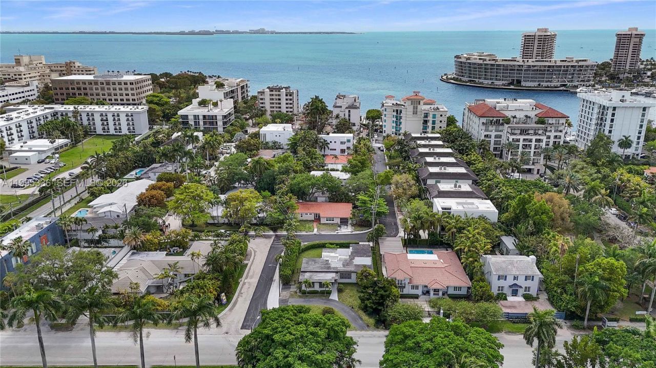 1630 S Bayshore Dr , Miami, FL 33133 Photo