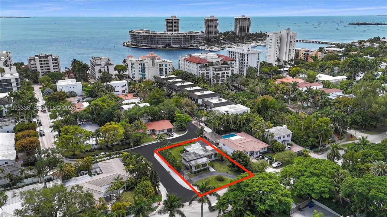 1630 S Bayshore Dr, Miami, FL 33133 Photo