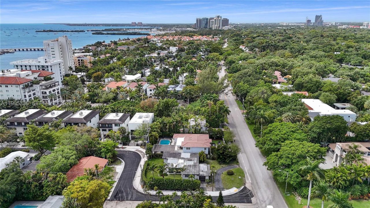 1630 S Bayshore Dr , Miami, FL 33133 Photo