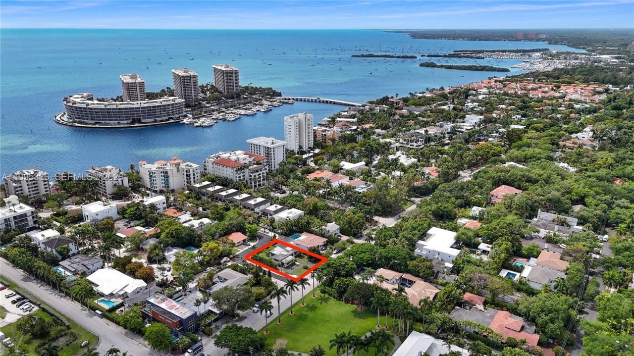 1630 S Bayshore Dr, Miami, FL 33133 Photo