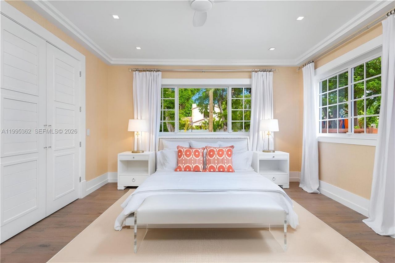 2575 Pine Tree Dr, Unit ., Miami Beach, FL 33140 Photo