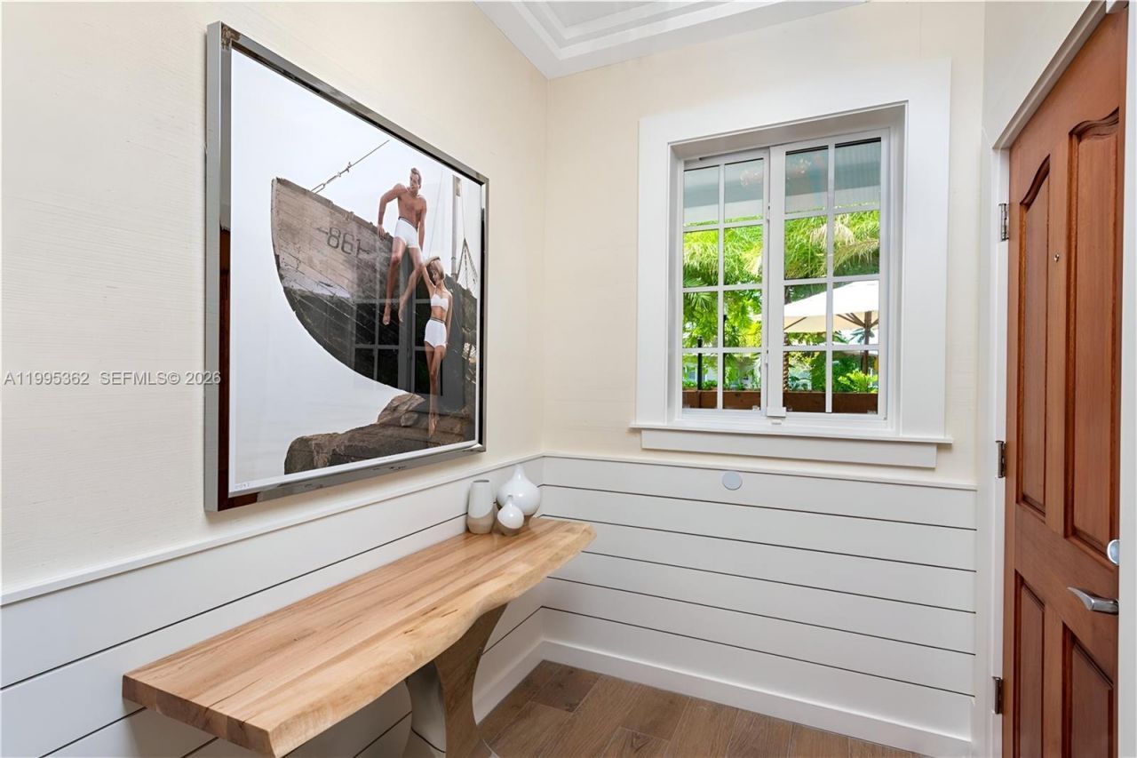 2575 Pine Tree Dr, Unit ., Miami Beach, FL 33140 Photo