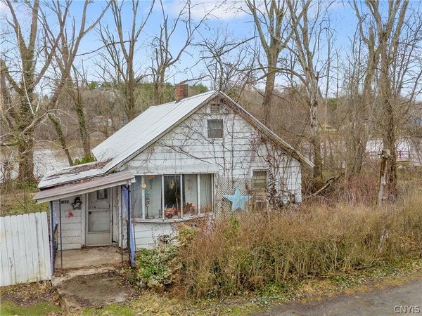 7445 Gordon Road , Baldwinsville, NY 13027