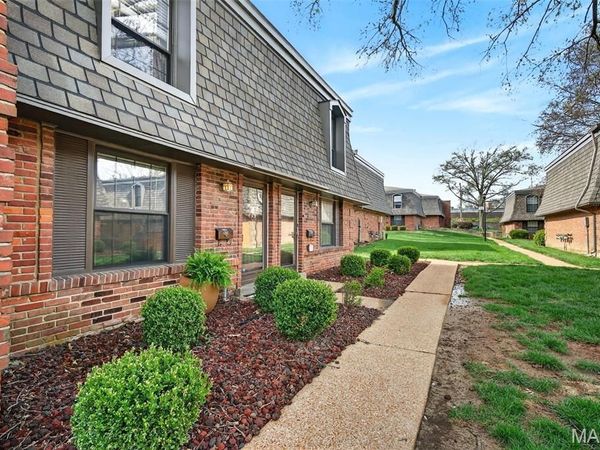 4262 Eiffel Drive, St George, MO 63125