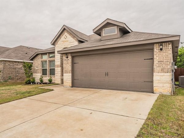 9916 Mescalbean Boulevard, Fort Worth, TX 76036