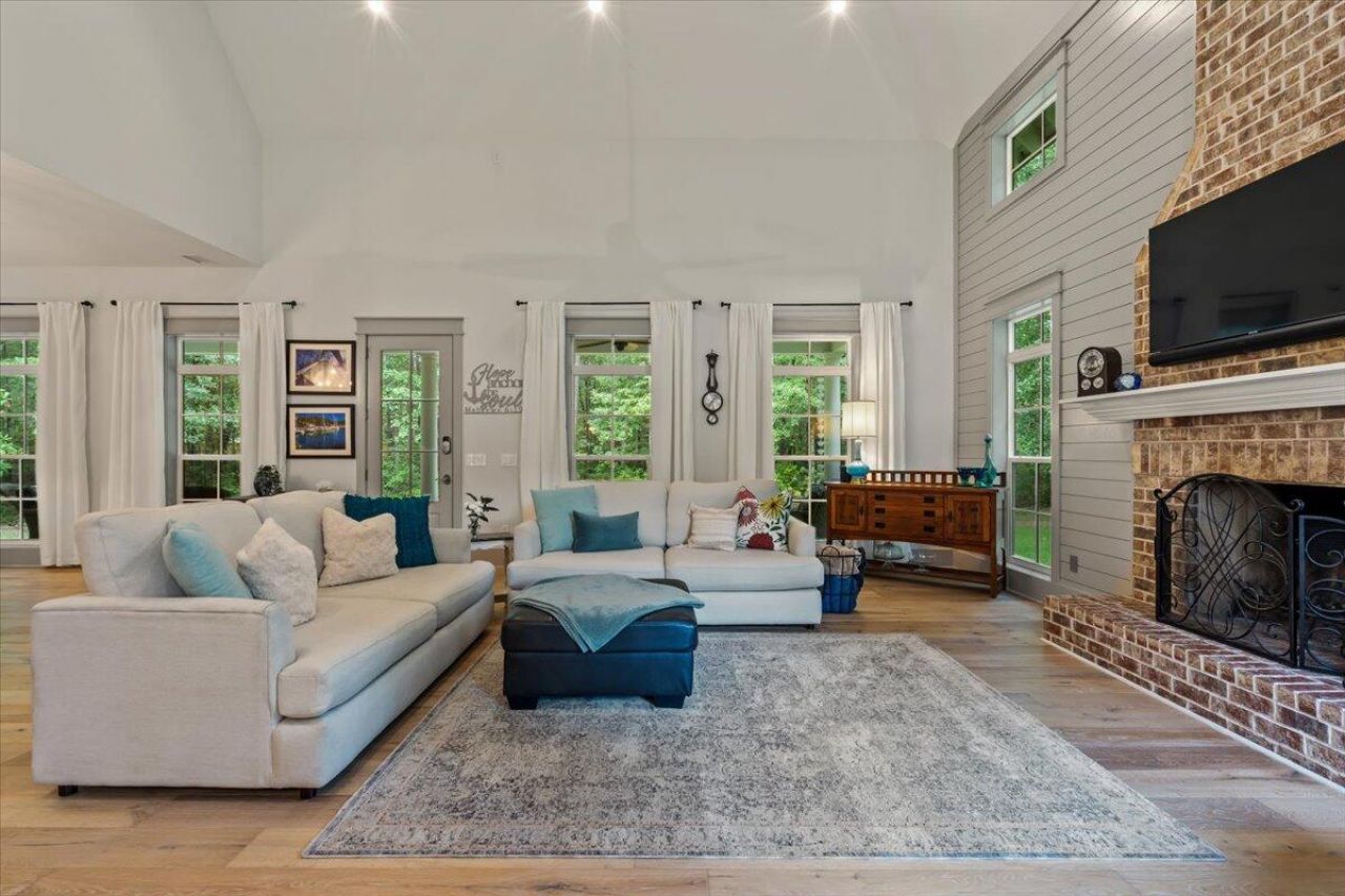 2826 Edenborough Road Photo 18