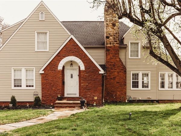 1012 Cambridge Road , Coshocton, OH 43812