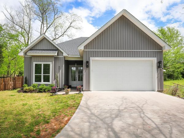 801 N Main St., Benton, AR 72015