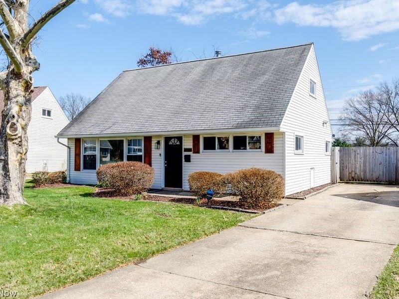 2331 Larchdale Drive , Cuyahoga Falls, OH 44221 Photo 1