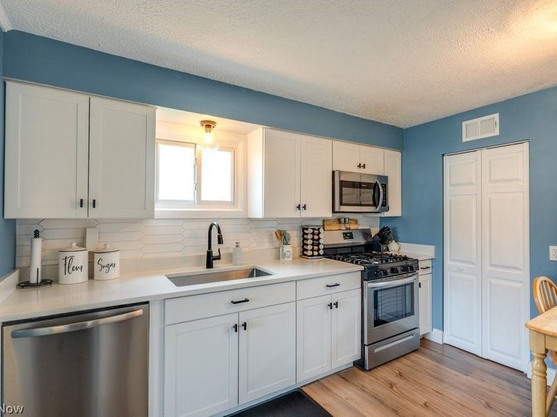 2331 Larchdale Drive , Cuyahoga Falls, OH 44221 Photo 12