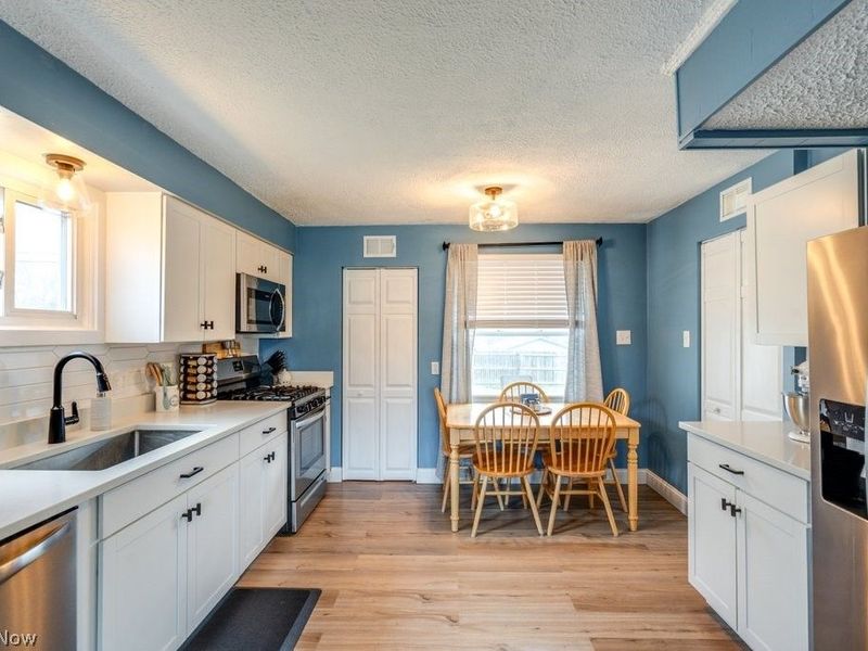 2331 Larchdale Drive , Cuyahoga Falls, OH 44221 Photo 14