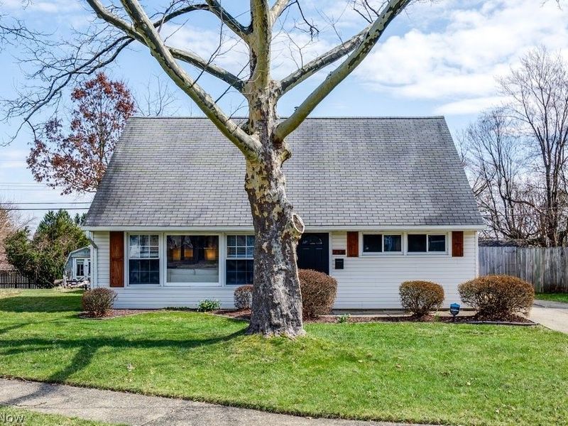 2331 Larchdale Drive , Cuyahoga Falls, OH 44221 Photo 2