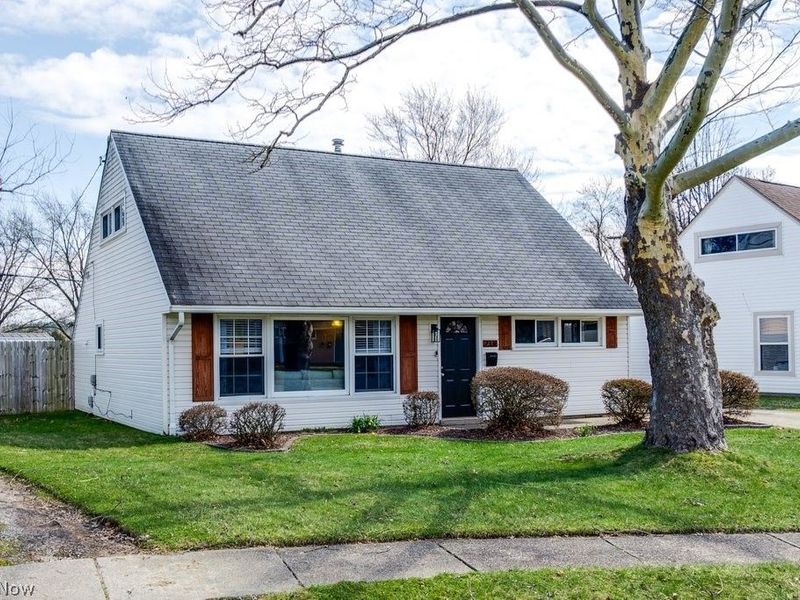 2331 Larchdale Drive , Cuyahoga Falls, OH 44221 Photo 3