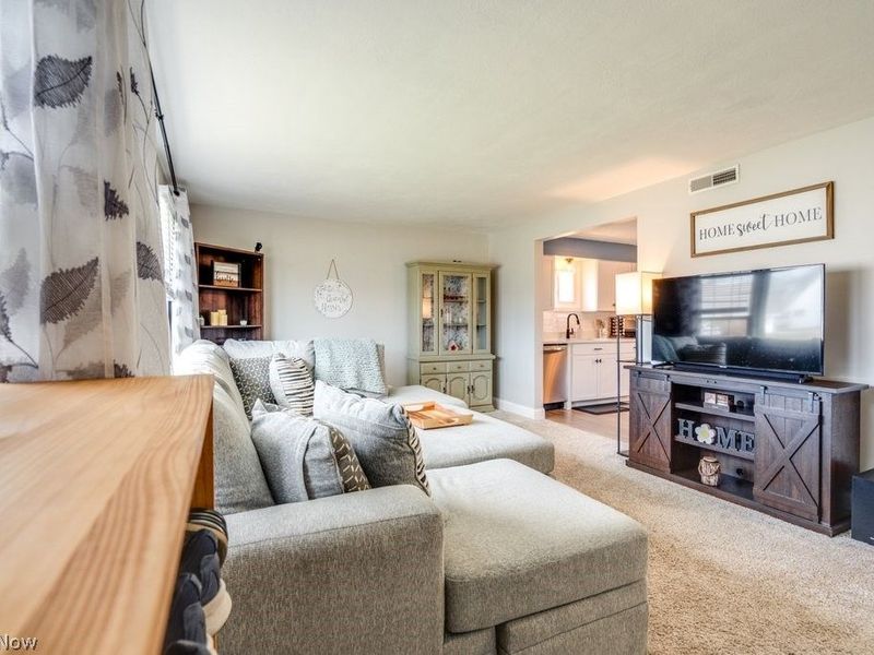 2331 Larchdale Drive , Cuyahoga Falls, OH 44221 Photo 4