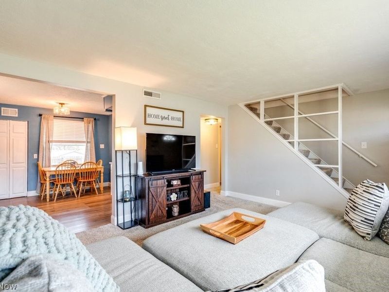 2331 Larchdale Drive , Cuyahoga Falls, OH 44221 Photo 6