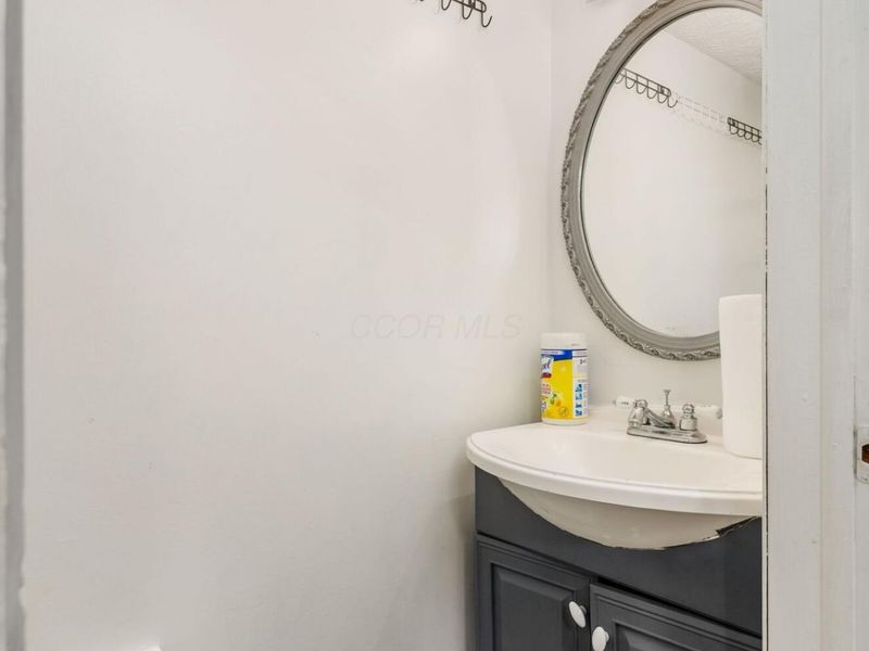 580 Evergreen Terrace , Columbus, OH 43228 Photo 27