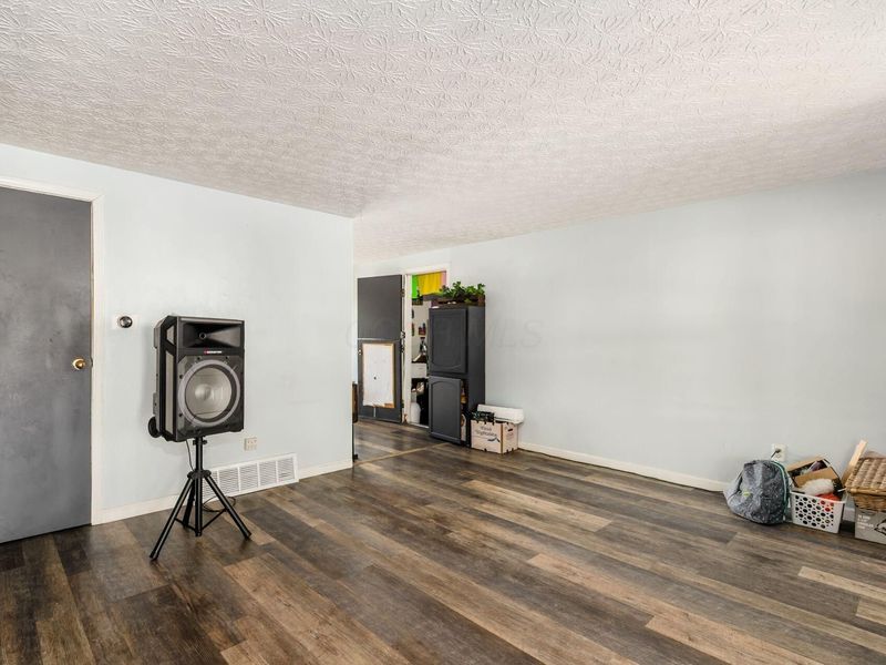 580 Evergreen Terrace , Columbus, OH 43228 Photo 6