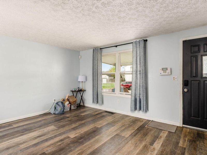 580 Evergreen Terrace , Columbus, OH 43228 Photo 9