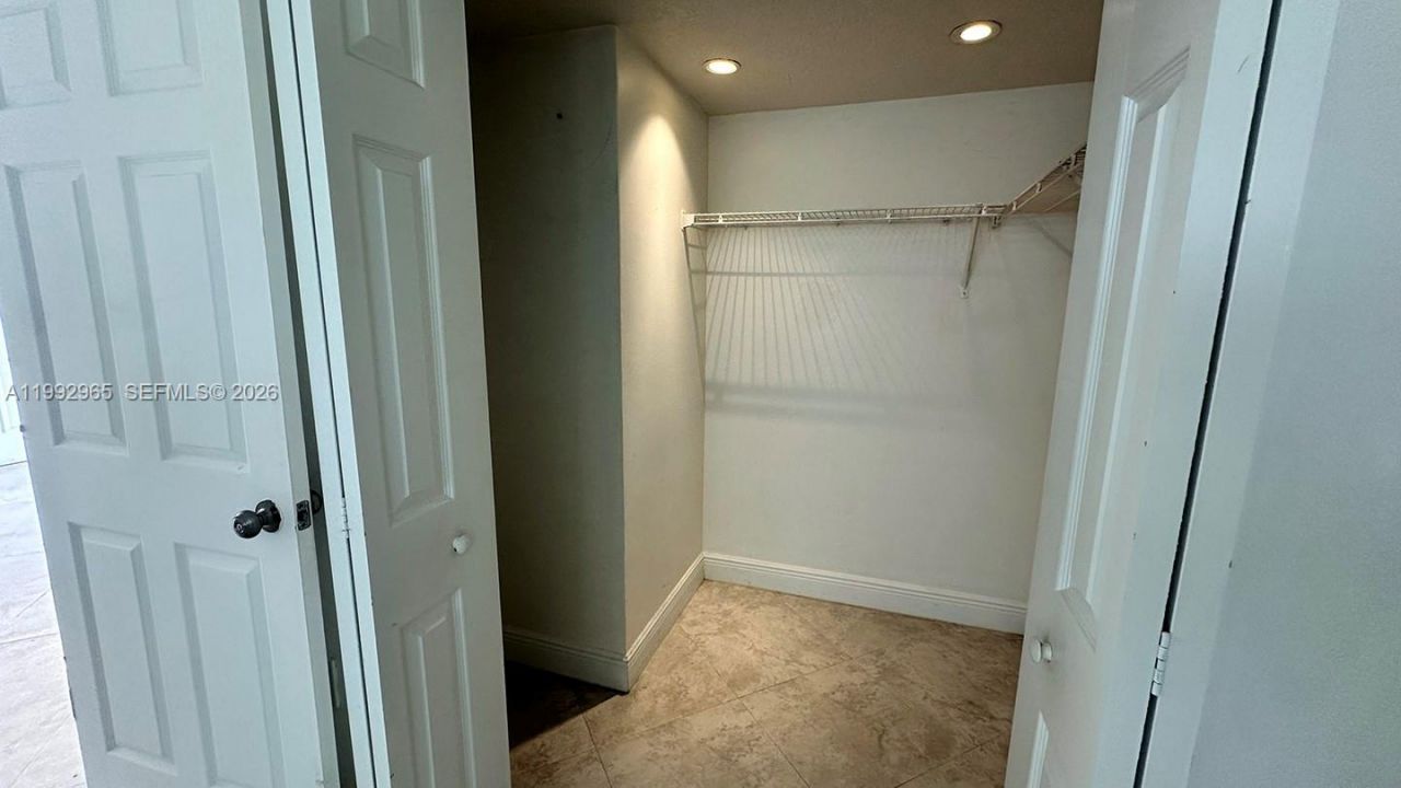 450 W Palm Cir W, Unit 207, Pembroke Pines, FL 33025 Photo