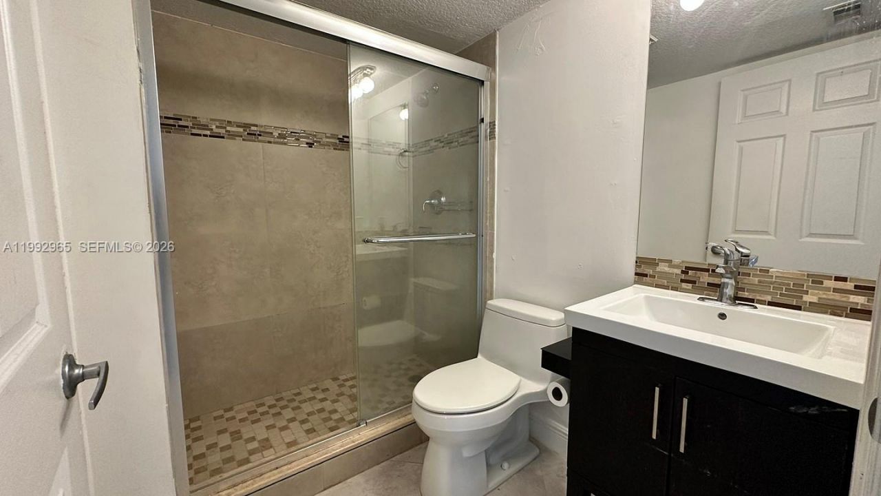 450 W Palm Cir W, Unit 207, Pembroke Pines, FL 33025 Photo