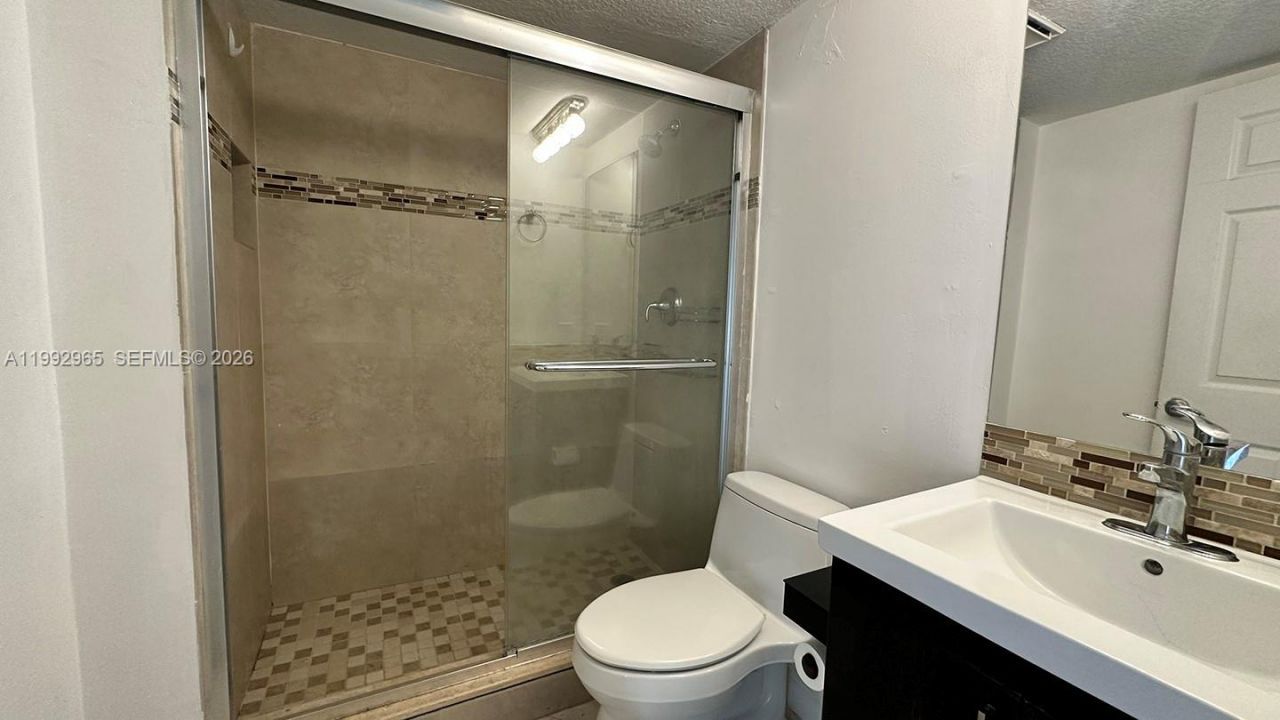 450 W Palm Cir W, Unit 207, Pembroke Pines, FL 33025 Photo