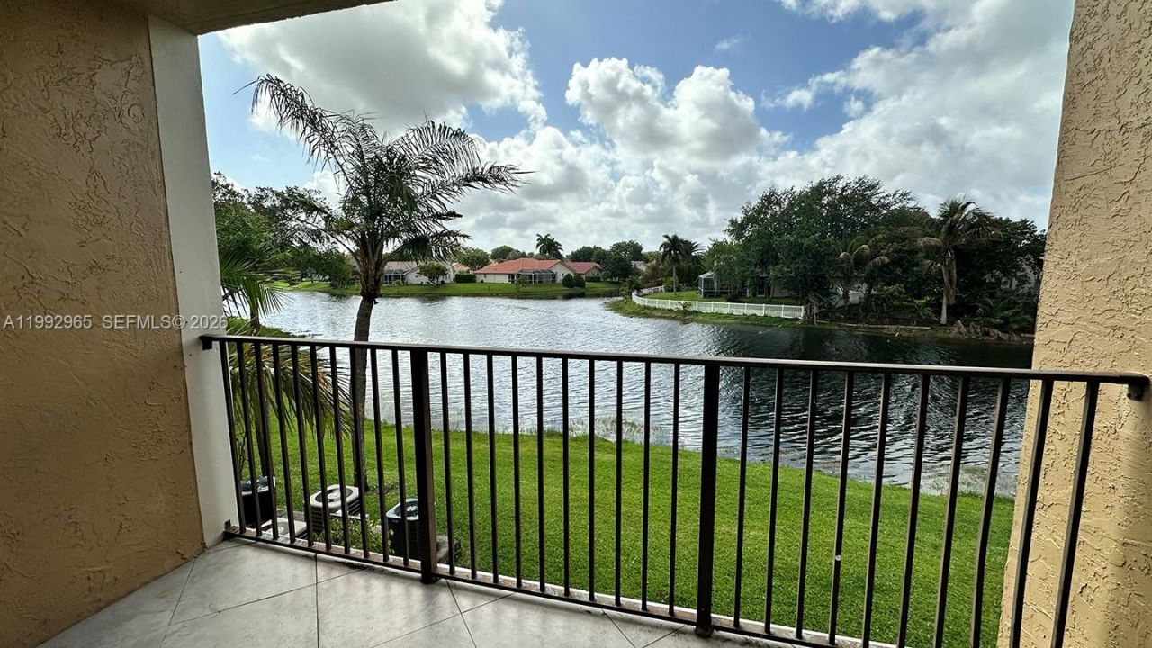 450 W Palm Cir W, Unit 207, Pembroke Pines, FL 33025 Photo