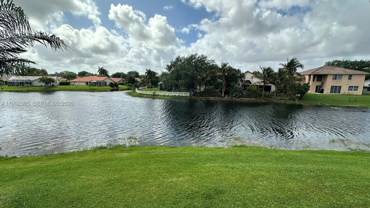 450 W Palm Cir W, Unit 207, Pembroke Pines, FL 33025 Photo
