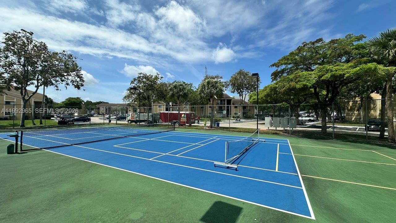 450 W Palm Cir W, Unit 207, Pembroke Pines, FL 33025 Photo