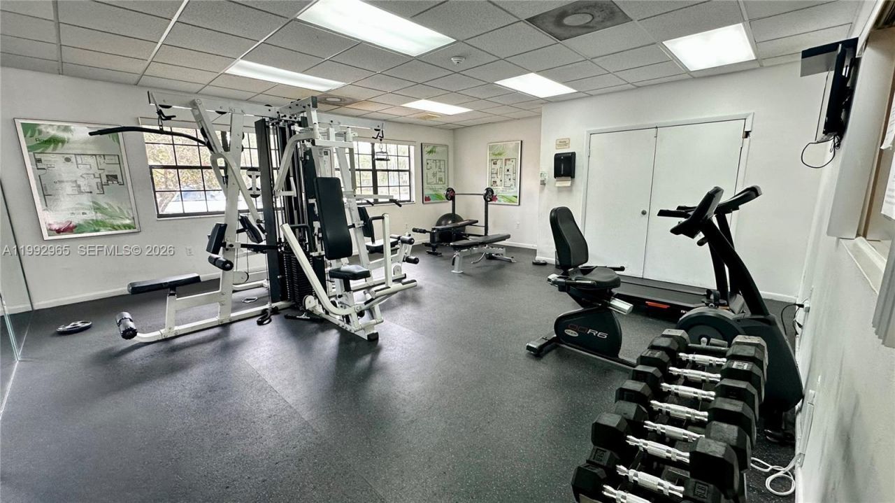 450 W Palm Cir W, Unit 207, Pembroke Pines, FL 33025 Photo