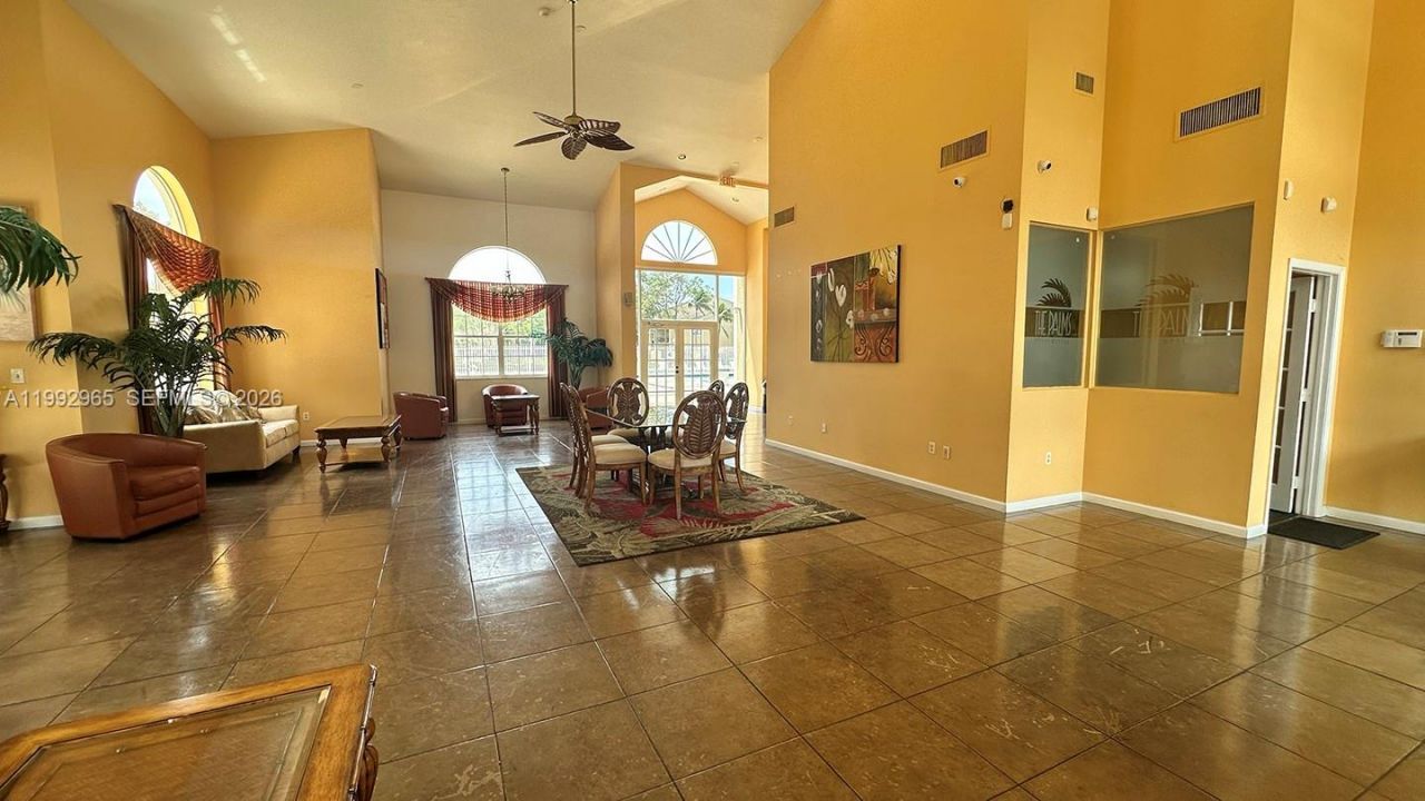 450 W Palm Cir W, Unit 207, Pembroke Pines, FL 33025 Photo